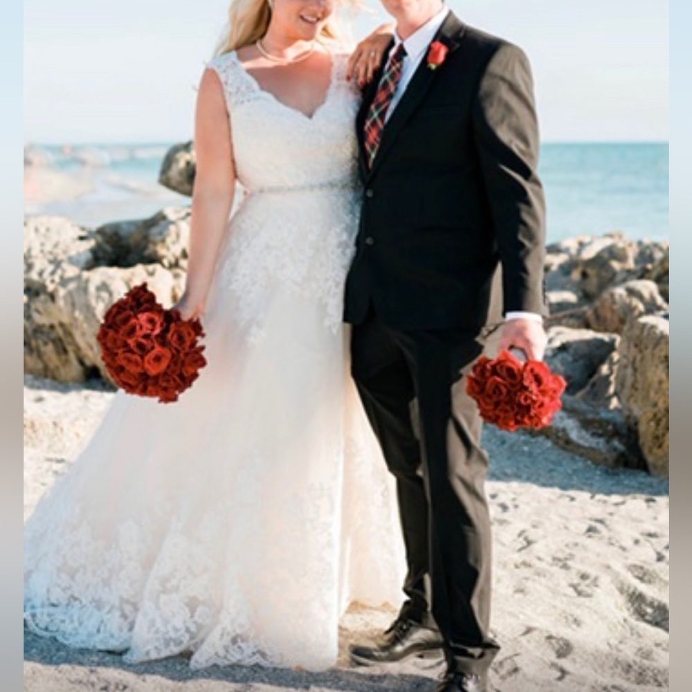 Stunning and slimming scalloped lace and tulle wedding dress with train